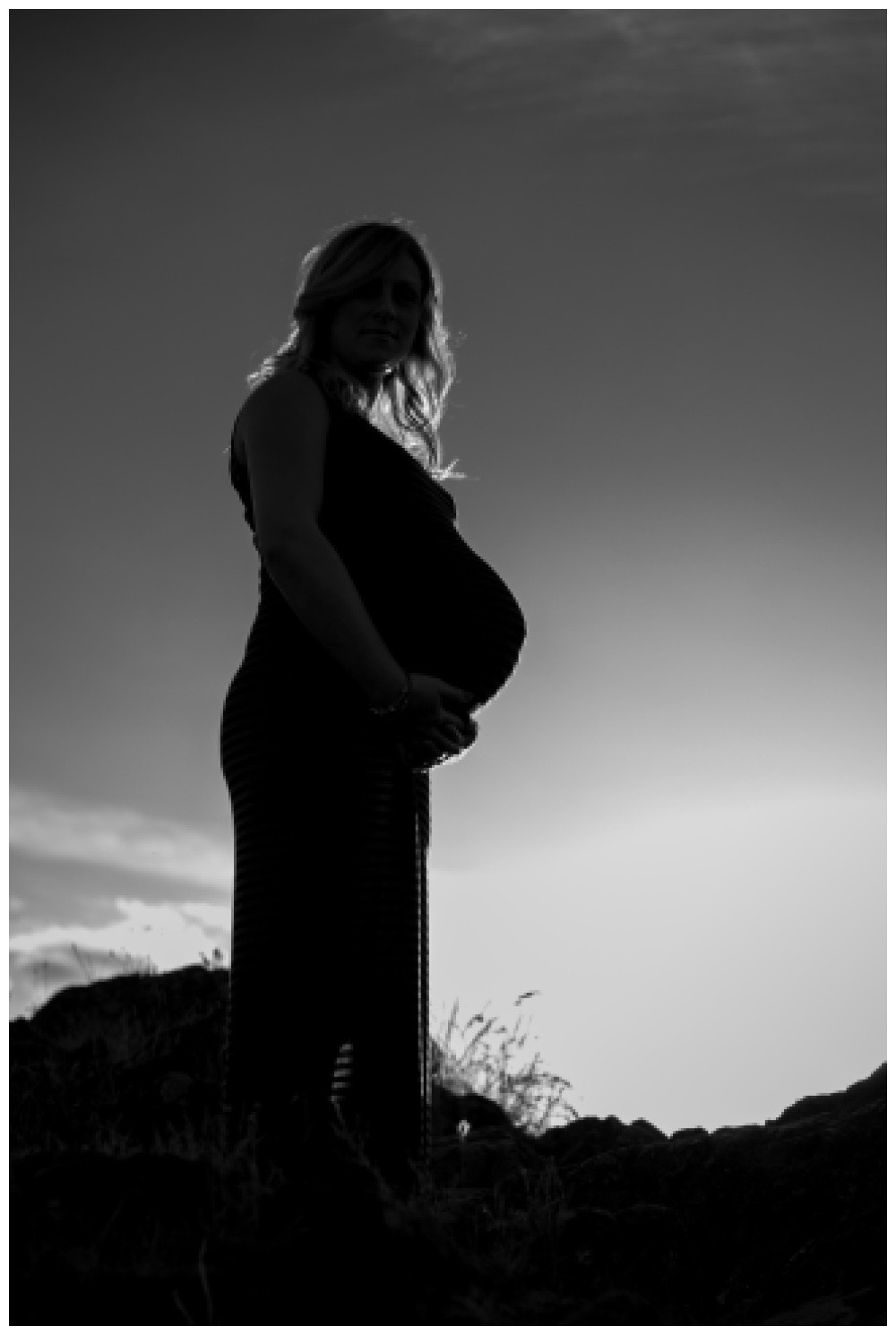 silhouette of a pregnant woman 